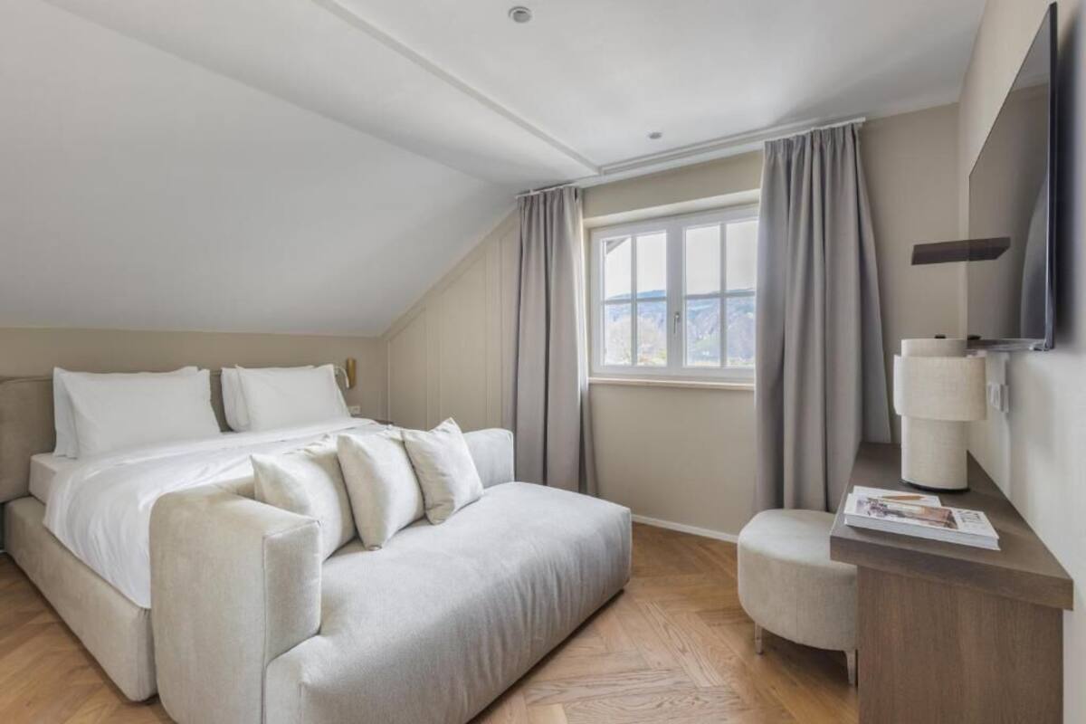 Junior-sviitti | Tallelokero huoneessa, äänieristys, ilmainen Wi-Fi