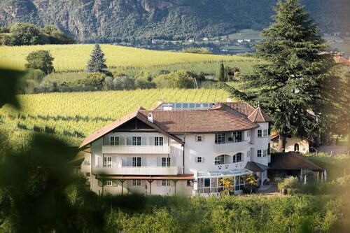 Lingers Suites & Residence