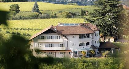 Lingers Suites & Residence