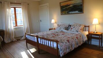 4 sovrum, strykjÀrn/strykbrÀda, internet och sÀngklÀder