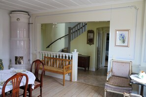 Dining - Spacious Farmhouse – Skiing, Forest & Town. Pet-friendly! (Svenstavik)