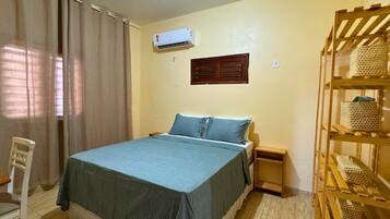 Ferros/tábuas de passar roupa, acesso à internet, roupa de cama