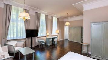 Apartment | 1 bedroom, iron/ironing board, individually furnished, bed sheets