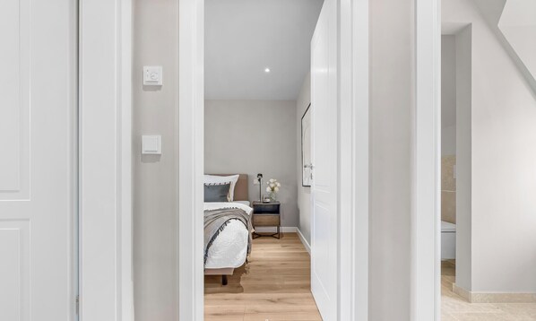 3 Schlafzimmer, Schreibtisch, Bügeleisen/Bügelbrett, kostenloses WLAN
