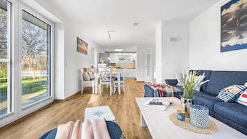 Een televisie en boeken