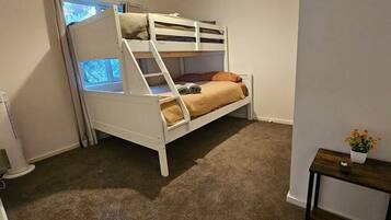 3 habitaciones, tabla de planchar con plancha y wifi gratis