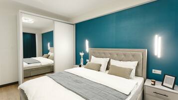 Desk, iron/ironing board, WiFi, bed sheets