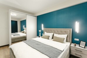 Bureau, fer et planche à repasser, Wi-Fi, draps fournis