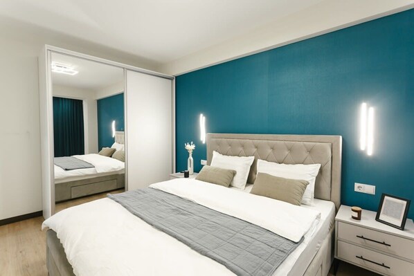 Una scrivania, ferro/asse da stiro, Wi-Fi, lenzuola