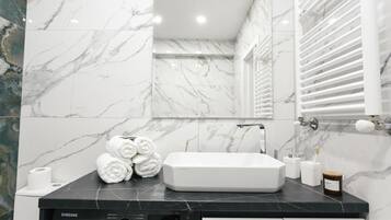 Shower, hair dryer, towels, shampoo