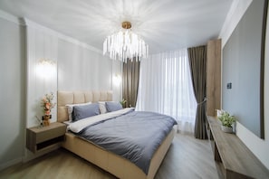 Skrivebord, strygejern/strygebræt, Wi-Fi, sengetøj