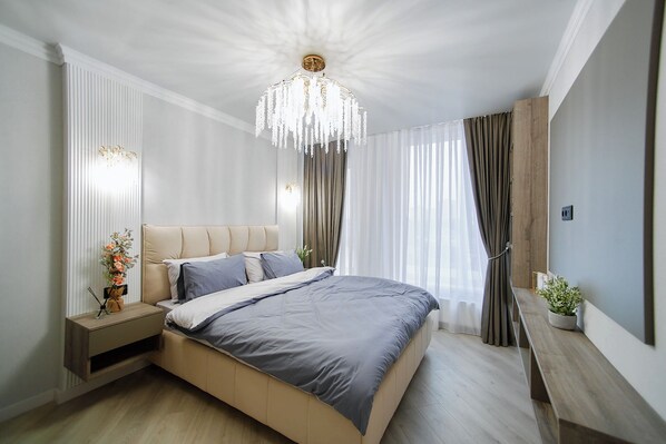 Bureau, fer et planche à repasser, Wi-Fi, draps fournis