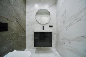 Bruser, hårtørrer, håndklæder, Shampoo