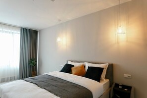 Desk, iron/ironing board, WiFi, bed sheets - Unwind in Style, Clean & Comfort (Chișinău)