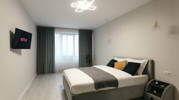 Desk, iron/ironing board, WiFi, bed sheets