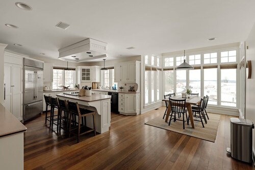 Legacy Lane Retreat sleeps up to 14 with tennis courts, pickleball courts, shuffleboard, fishing pond & more.