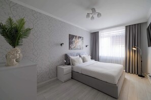 Iron/ironing board, WiFi, bed sheets - SkyHouse City View 1,5BR Apartment, Enclosed Balcony - GrandStay (Chișinău)