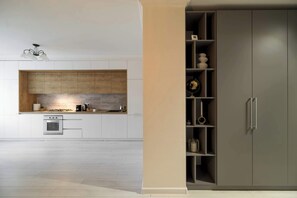 Frigorifero, microonde, forno, piano cottura