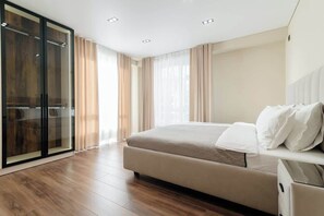 Iron/ironing board, WiFi, bed sheets - Luxury 2,5 Bedroom - Huge playground and panoramic views - GrandStay Apartments (Chișinău)