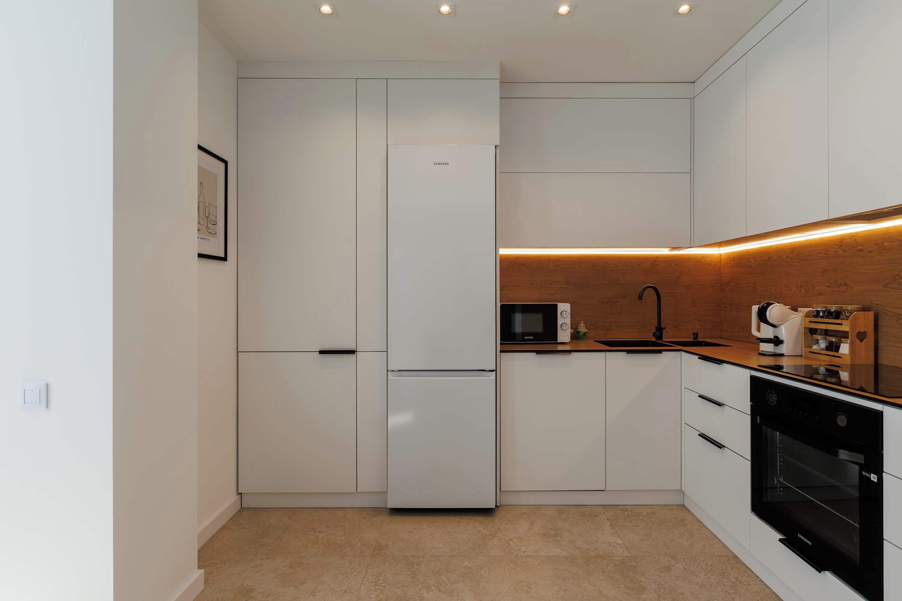 Geladeira, micro-ondas, fogão, cooktop