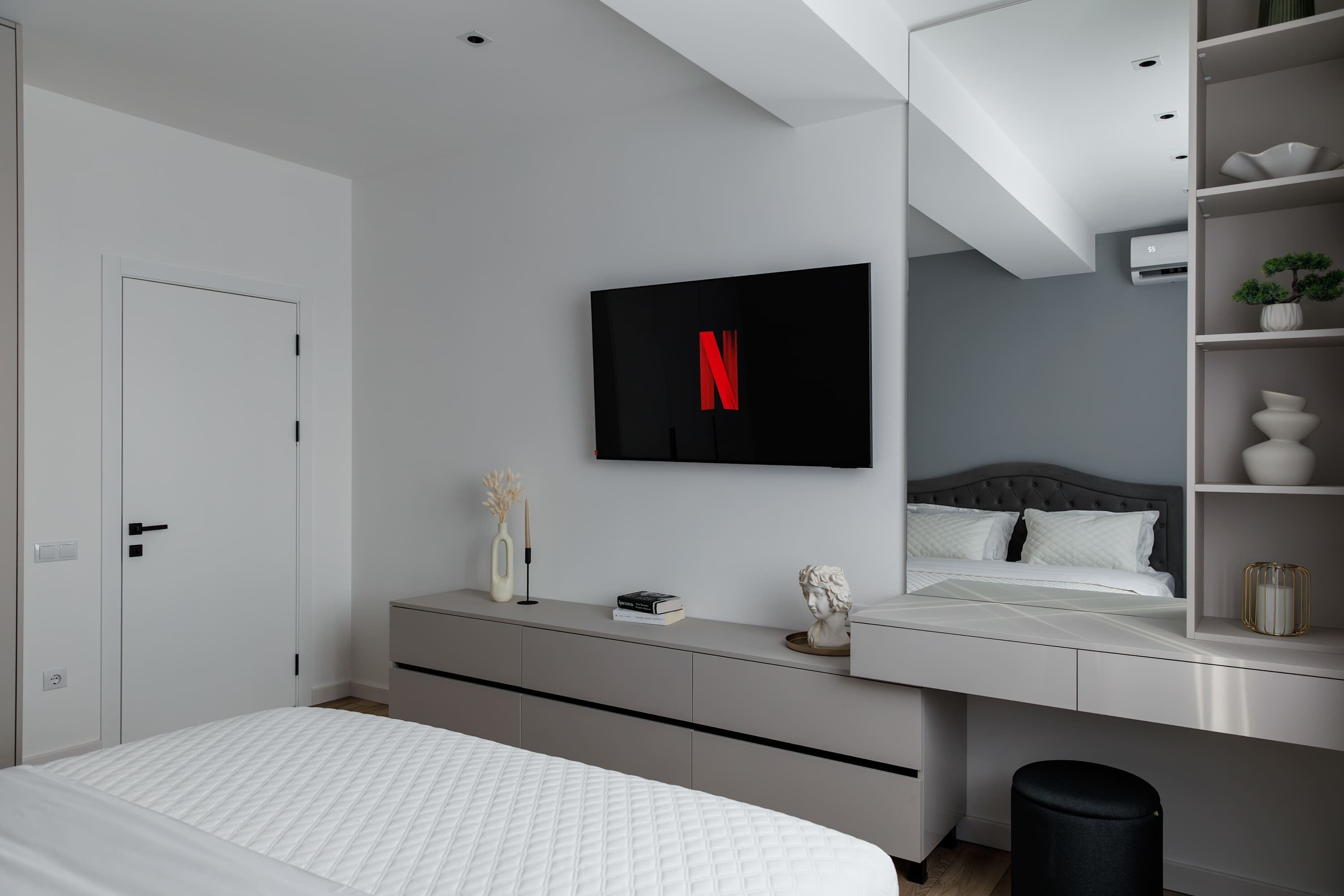 Escrivaninha, ferros/tábuas de passar roupa, Wi-Fi, roupa de cama