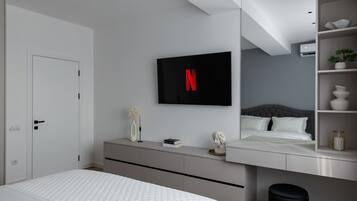 Escrivaninha, ferros/tábuas de passar roupa, Wi-Fi, roupa de cama