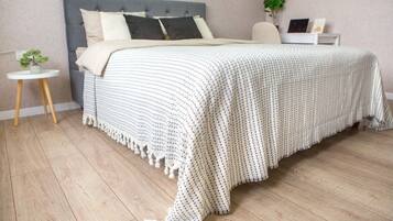 Iron/ironing board, WiFi, bed sheets