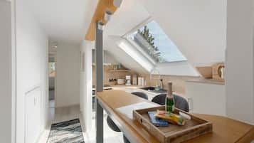 冷蔵庫、オーブン、コンロ、食器洗い機