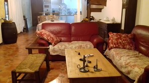 Living area - Holiday Home “Gîte Gouffre D'amour” with Private Pool, Terrace & Wi-Fi (Padirac)