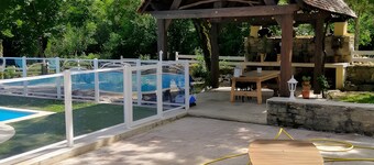 Holiday Home “Gîte Gouffre D'amour” with Private Pool, Terrace & Wi-Fi