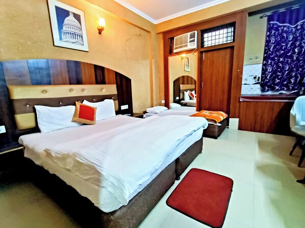 Premium bedding, desk, laptop workspace, soundproofing - Hotel Krishna Regency - near ISCKON (Vrindavan)