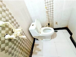 Bathroom - Hotel Krishna Regency - near ISCKON (Vrindavan)