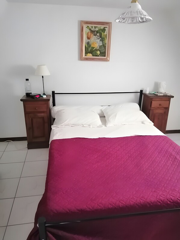 Iron/ironing board, WiFi - Gîte Petit Gouffre d'Amour with Private Garden, Wi-Fi, and Air Conditioning (Padirac)