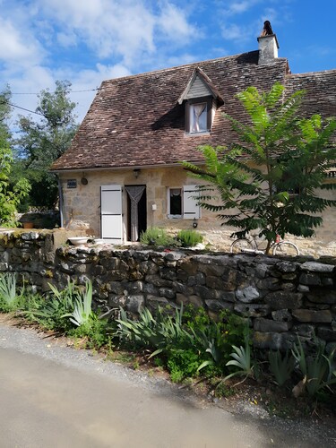 Gîte Petit Gouffre d'Amour with Private Garden, Wi-Fi, and Air Conditioning
