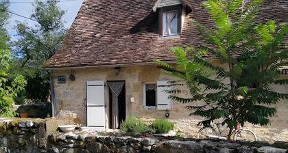 Gîte Petit Gouffre d'Amour with Private Garden, Wi-Fi, and Air Conditioning