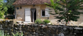 Gîte Petit Gouffre d'Amour with Private Garden, Wi-Fi, and Air Conditioning