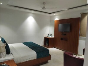 Classic Double or Twin Room | Desk, laptop workspace, free WiFi - Hotel Velocity (New Delhi)