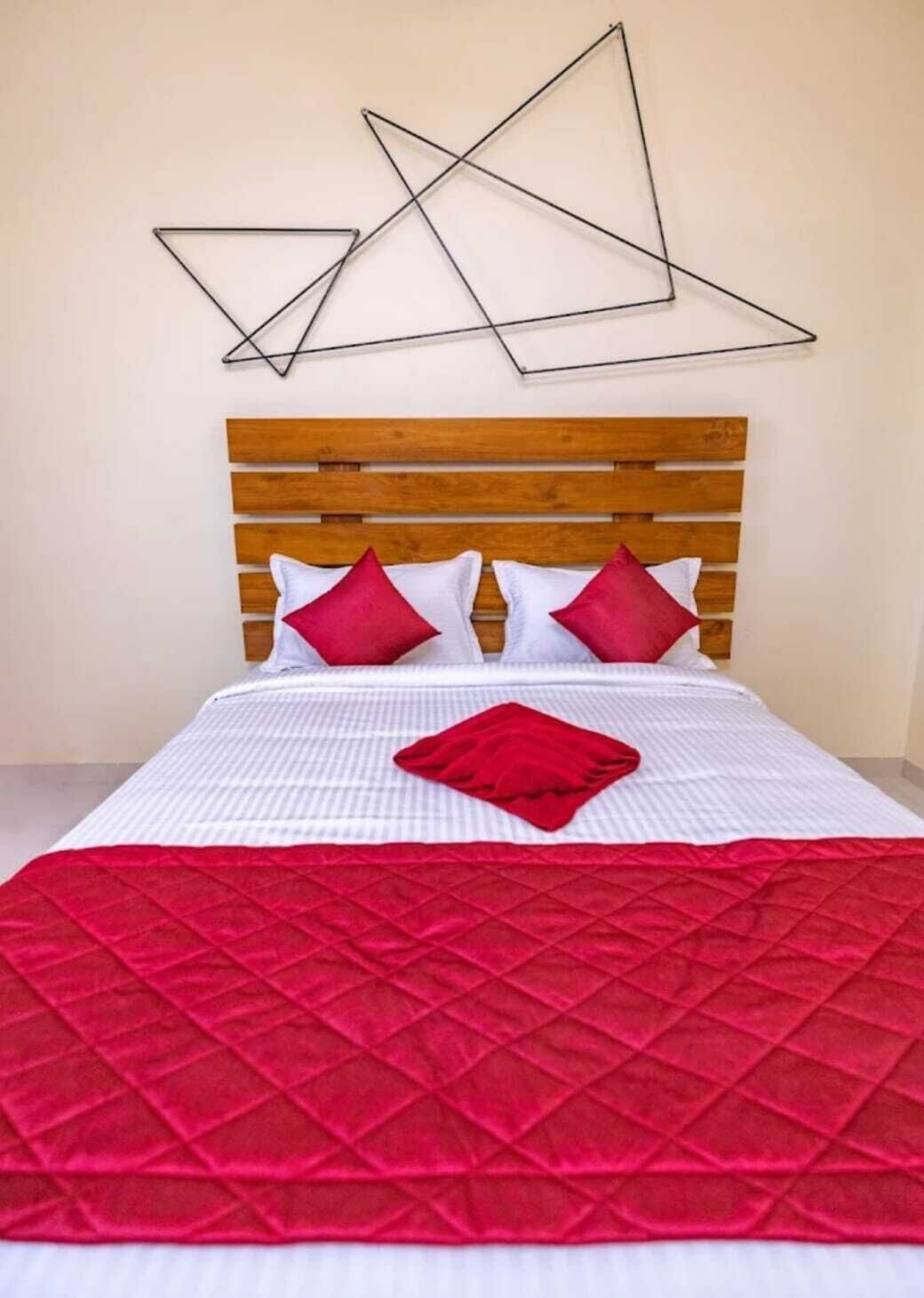 Executive Double Room | Desk, iron/ironing board, free WiFi