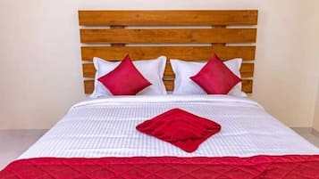 Executive Double Room | Desk, iron/ironing board, free WiFi