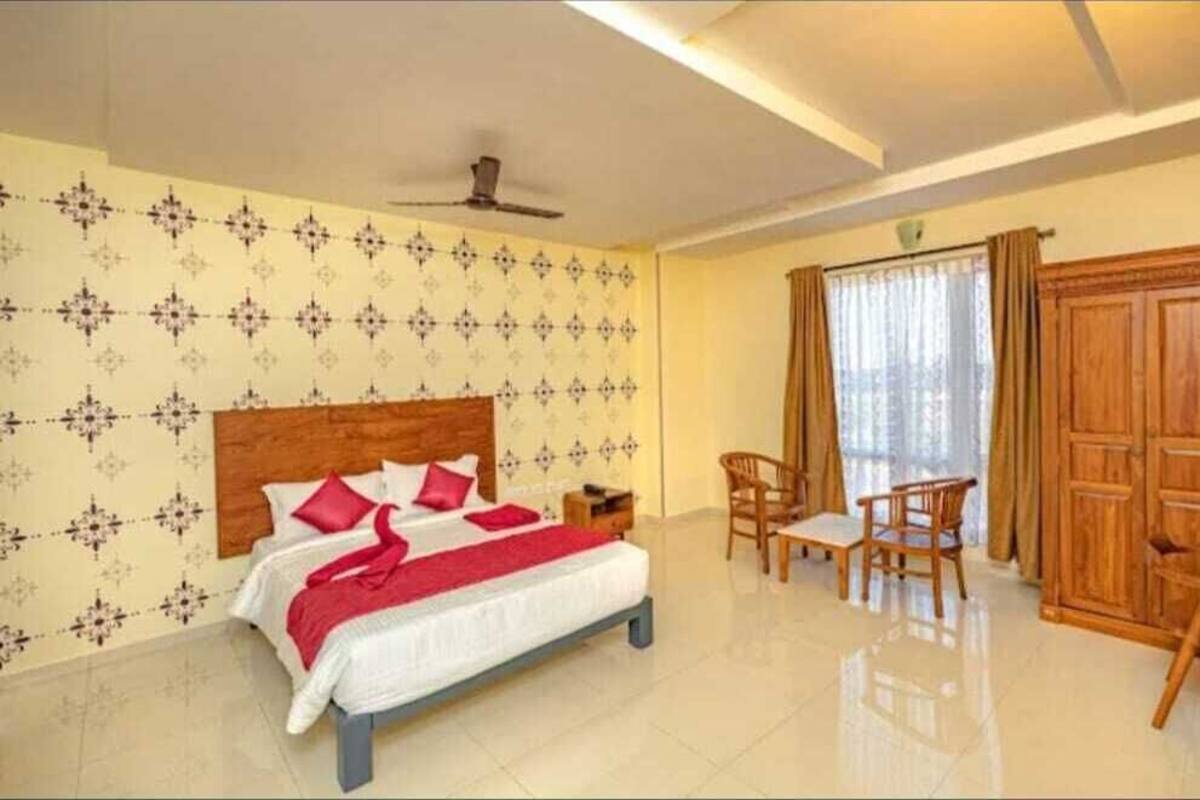 Suite | Desk, iron/ironing board, free WiFi