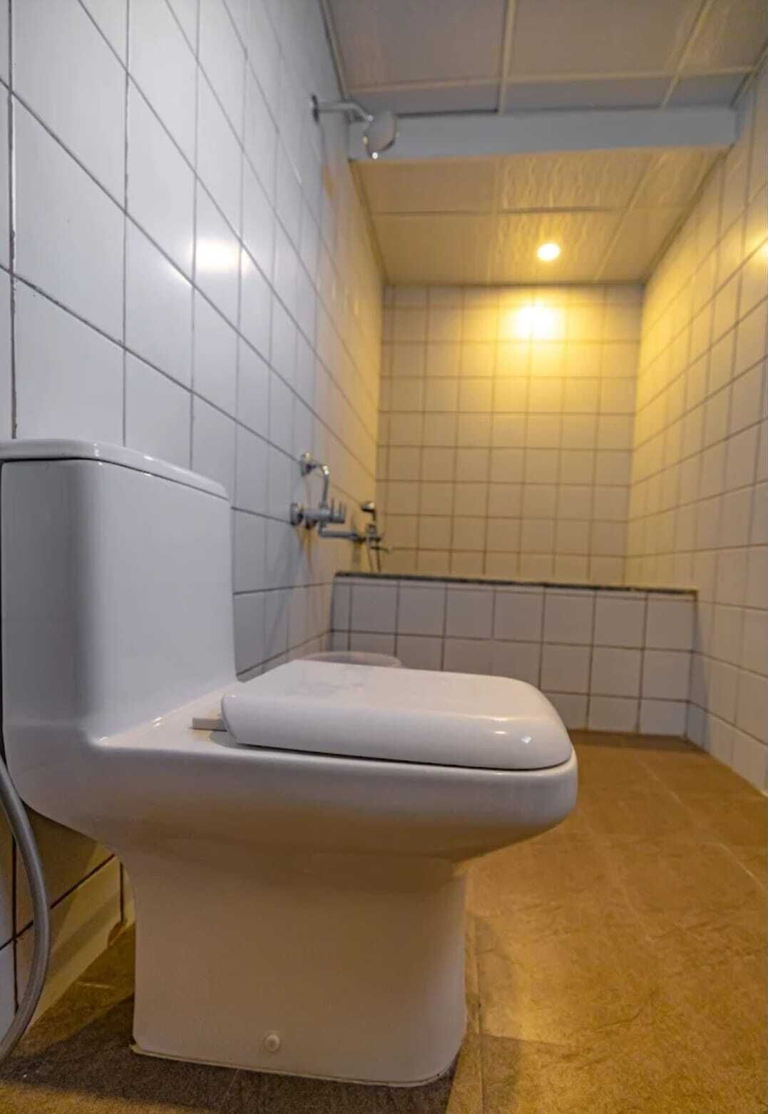 Executive Double Room | Bathroom | Shower, towels, soap, shampoo
