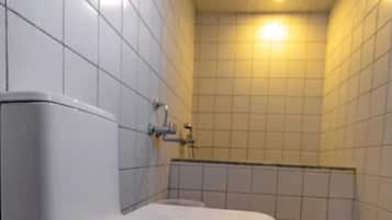 Executive Double Room | Bathroom | Shower, towels, soap, shampoo