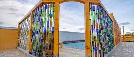 4 つの屋外プール