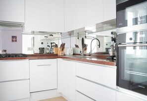 Private kitchen - Designer 2BR Apartment Near Istiklal  Bright & Comfortable Stay (Istanbul)