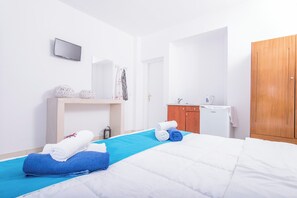 1 bedroom, free WiFi, bed sheets - 1-bed Apt at Bella Santorini, Near Perivolos Beach (Santorini)