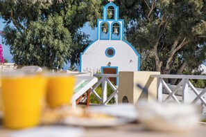 Outdoor dining - 1-bed Apt at Bella Santorini, Near Perivolos Beach (Santorini)
