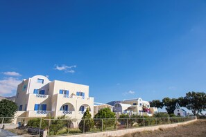 Exterior - 1-bed Apt at Bella Santorini, Near Perivolos Beach (Santorini)