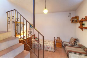 2 bedrooms, iron/ironing board, WiFi, bed sheets - Irene΄s House (Lachania)