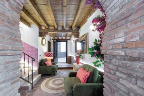 Interior - Sparrow Penthouse (Granada)