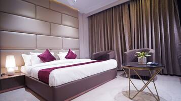 Executive Room, City View | Desk, laptop workspace, blackout curtains, iron/ironing board